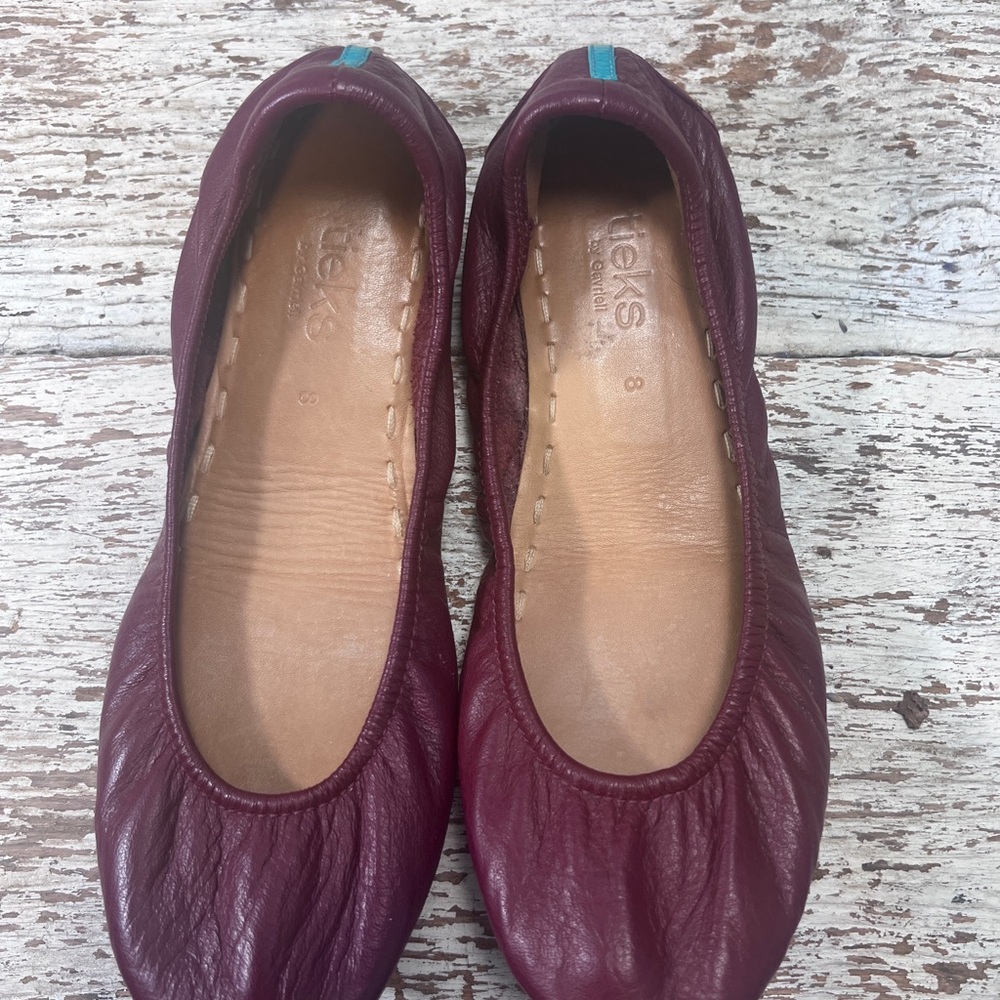 Tieks Maroon Leather Flats size 8. in near perfect condition